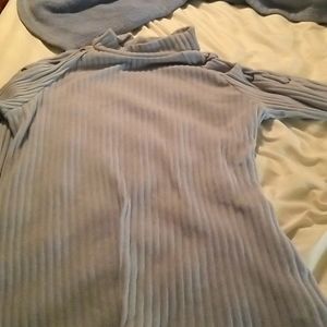 Light blue mock neck sweater that ties on arms size xl venus brand
